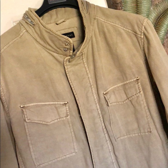 Ruggedly handsome in a lightweight jacket! - Picture 5 of 8